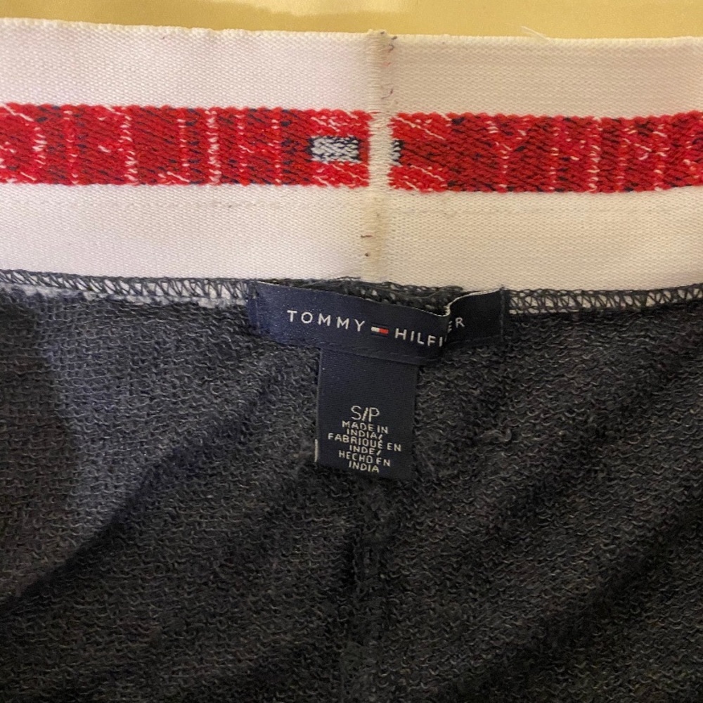 Tommy Hilfiger Shorts - Picture 2 of 2